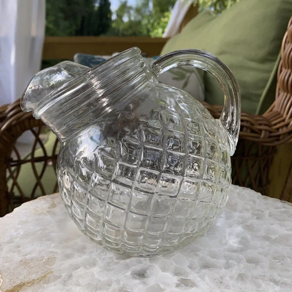 Diamond Pineapple Waffle Clear Tilted Ball Pitcher W/ Ice Lip‎ Ribbed Handle